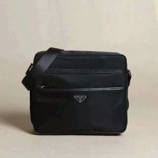 Borsa a tracolla da uomo in tela Prada 1028 nera